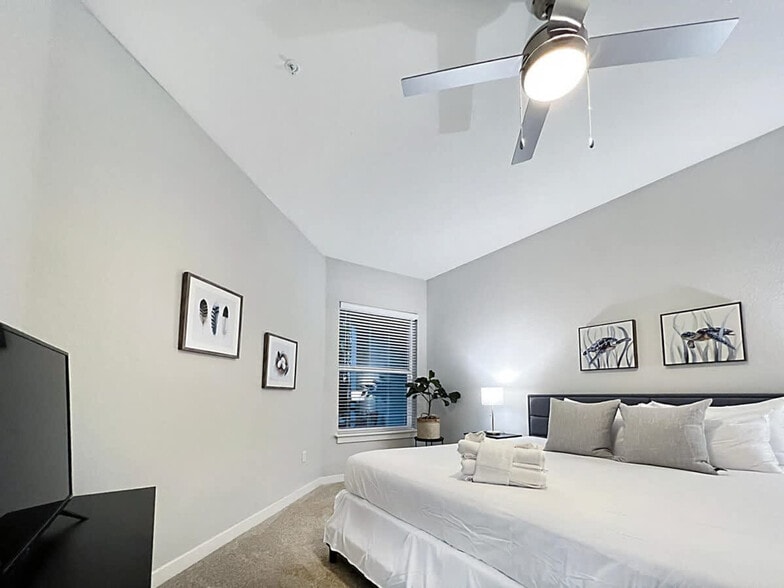 Building Photo - 2615 N Grady Ave