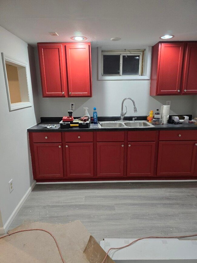 Building Photo - 655 S 7th Ave