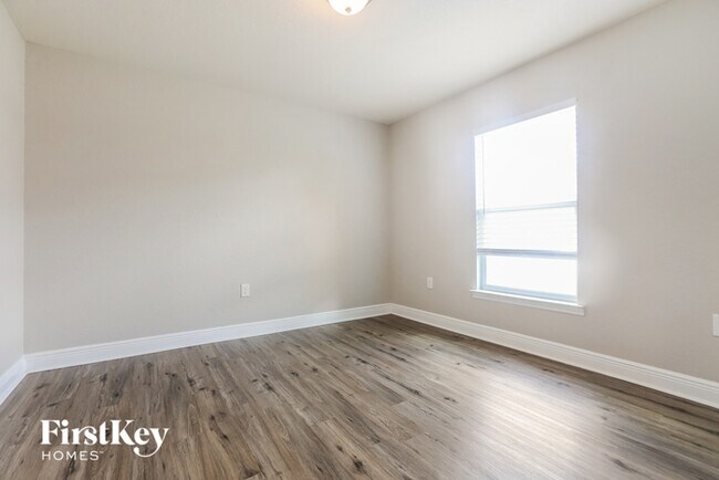 Building Photo - 5958 Ganyard Ave