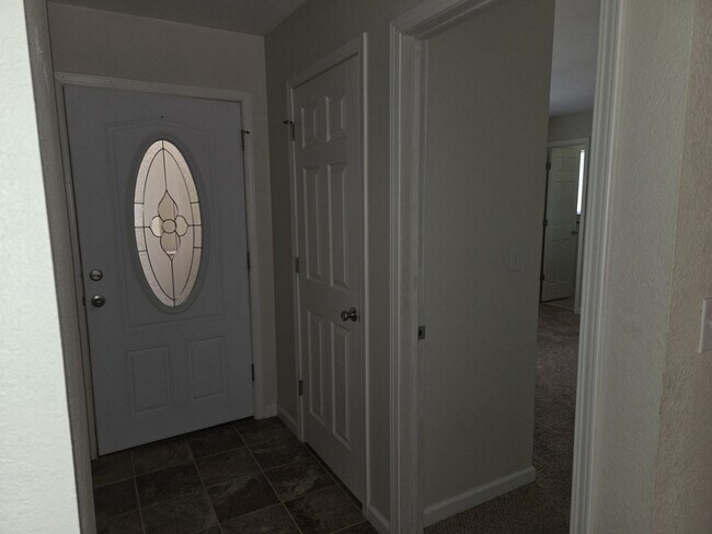 Building Photo - Unfurnished three bedroom house in Al Tahoe