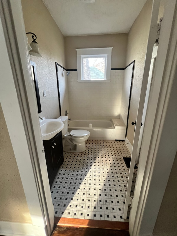 Building Photo - 1994 Manila Ave