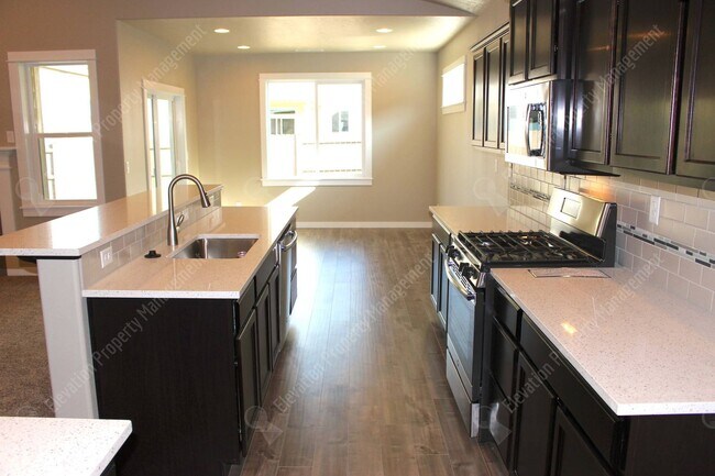 Building Photo - 3 BR home in Southeast Bend