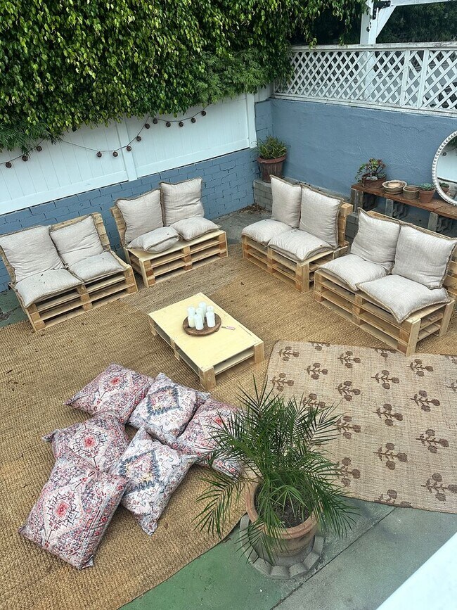 Building Photo - Lovely Home in the Kentwood area of Westchester