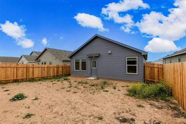 Building Photo - 611 Whoopers Lp