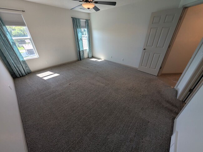 Building Photo - 5011 Clearwater Dr