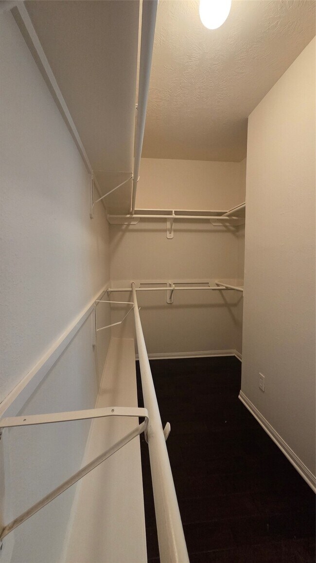 Building Photo - 7519 Chathan Glen Ln