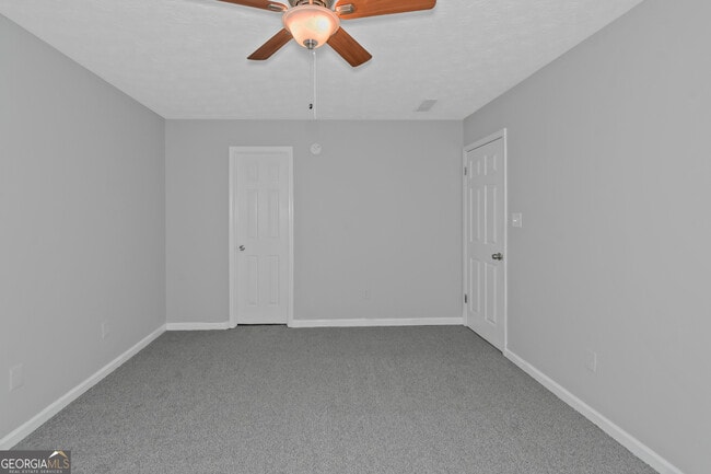 Building Photo - 213 Robin Ln