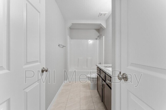 Building Photo - 9461 N Sandree Dr
