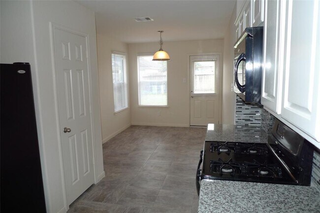 Building Photo - 1127 Desert Oasis Ln