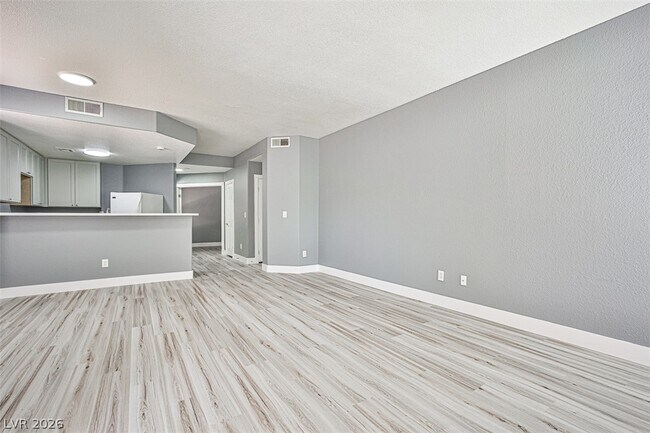 Building Photo - 5125 W Reno Ave
