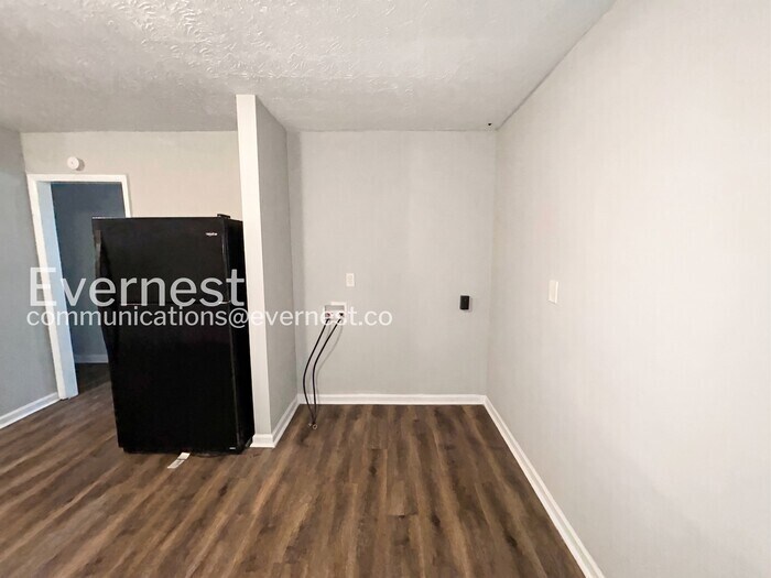 Building Photo - 4435 Lincolndale Dr