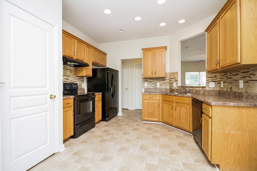 Building Photo - 7871 Rainey Dr