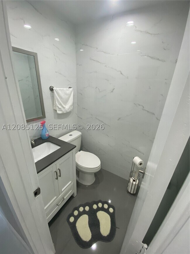 Building Photo - 7010 SW 144th Pl