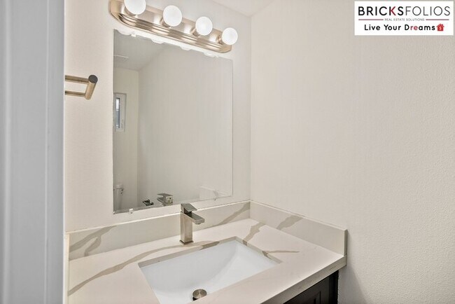 Building Photo - Discover Your Dream Home Near JBLM – No Worries About Vouchers or Deposits!