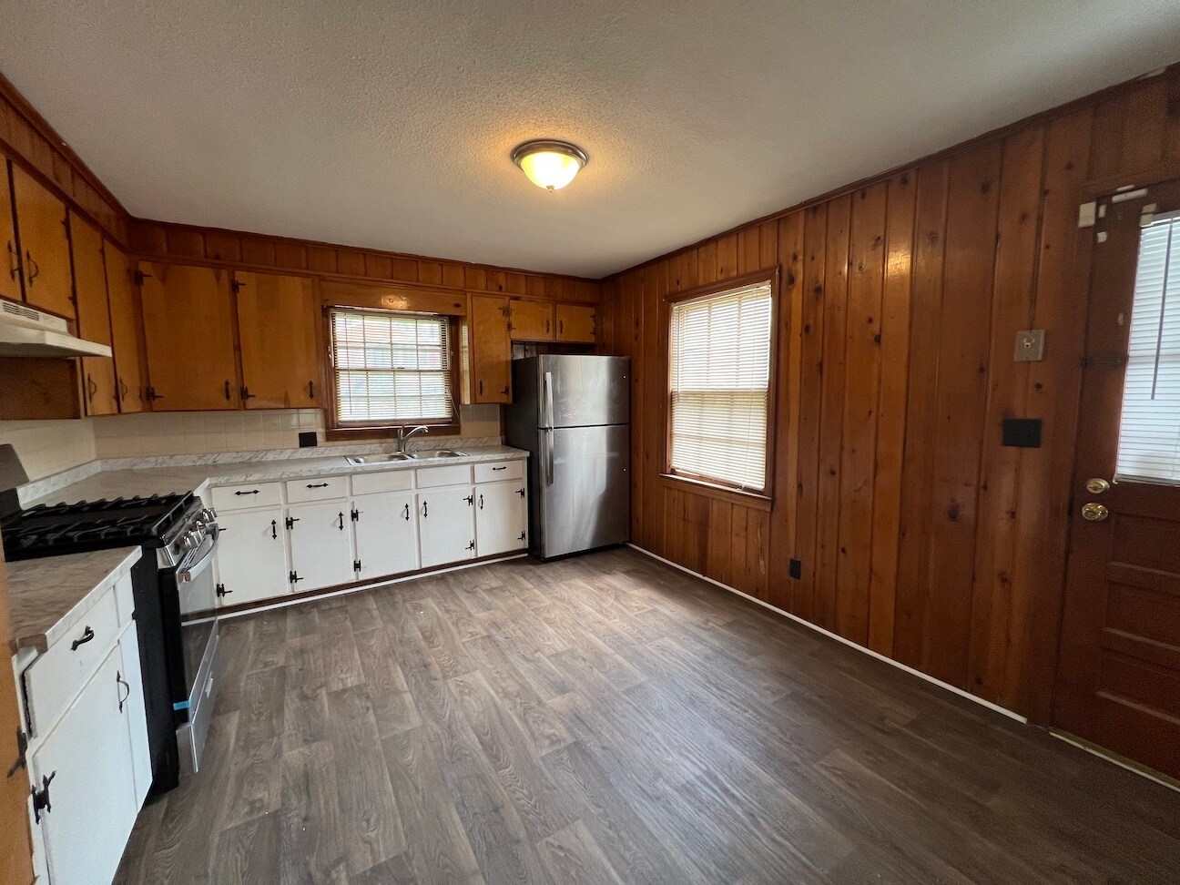 Building Photo - 837 Crawford St