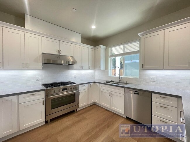 Building Photo - ROOM FOR RENT: Gorgeous, NEW Construction in Desirable, Sunny Prospect Heights!  Co-signers Accep...