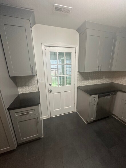 Building Photo - 349 Laquita Dr SE