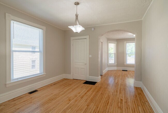 Building Photo - 258 Quimby St NE