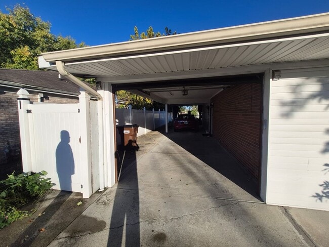 Building Photo - 65 Miriam Dr