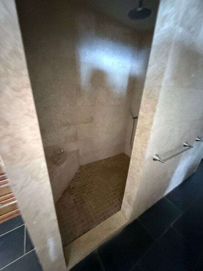 Building Photo - Luxury Hillside Home with Panoramic Kahala Beach Views – $8,500/month