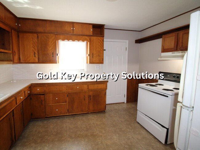 Building Photo - 3 BR 1 BA House in Meadowbrook Area with G...
