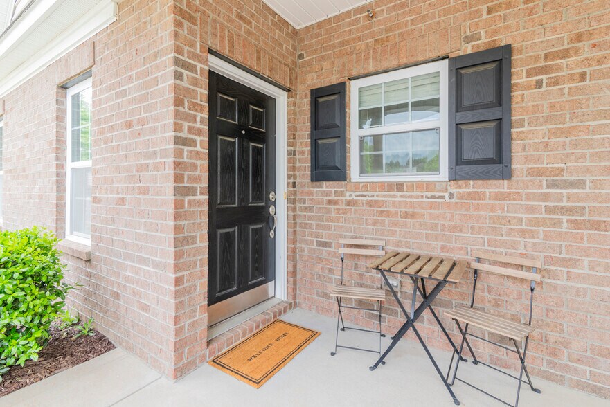 front entry - 15403 Barossa Valley St