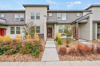 Building Photo - $2,295.00, 2 bed, 2.5 bath located in Denver