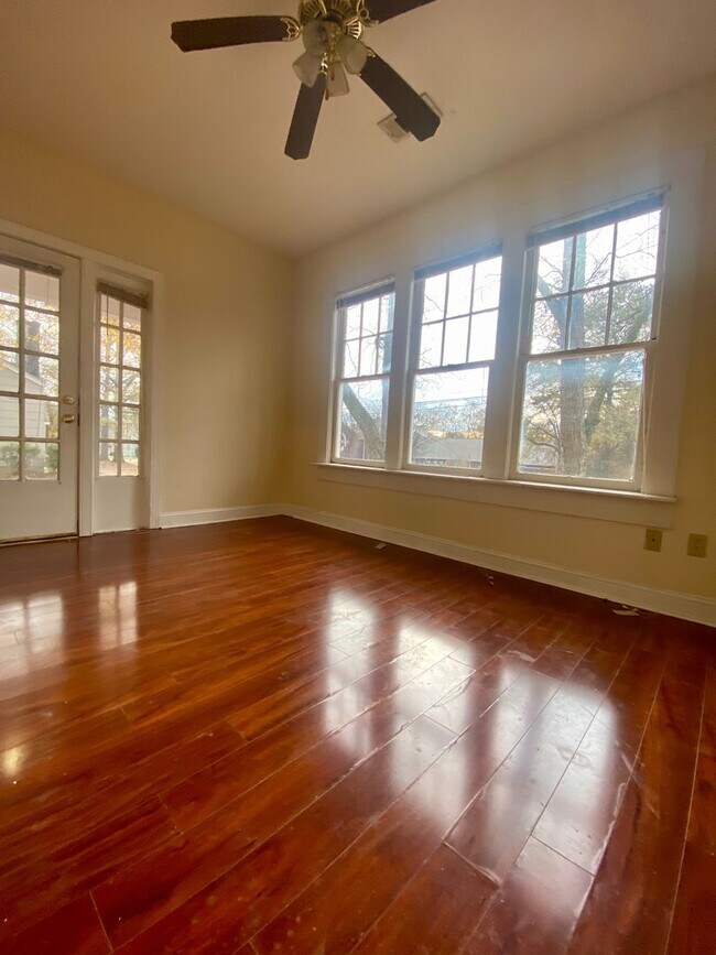 Building Photo - 326 N Madison St