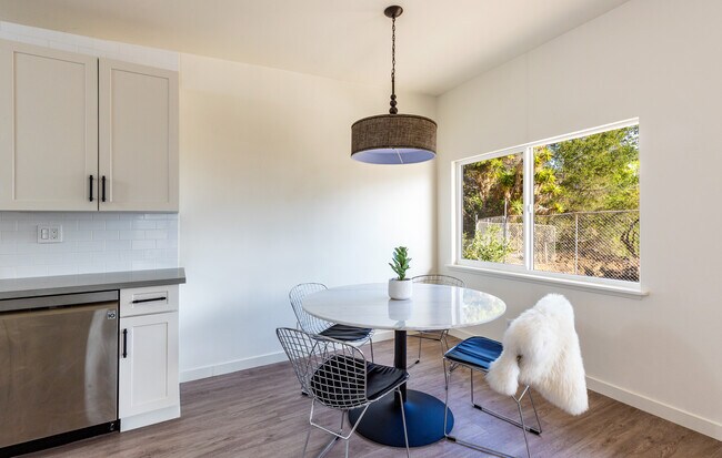 Building Photo - 6459 Sycamore Meadows Dr