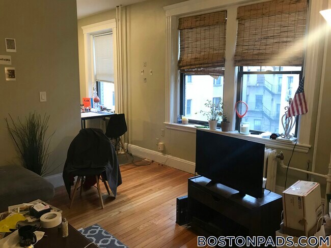 Building Photo - 370 Chestnut Hill Ave