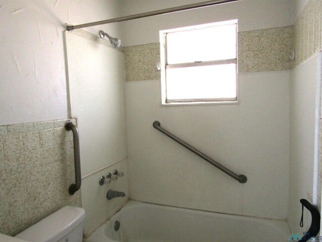 Building Photo - 3710 W Grand Ave