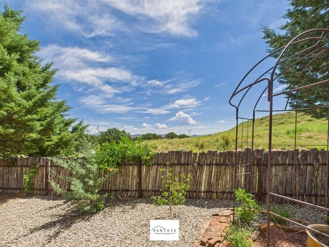 Building Photo - Two Story Home in Desirable Subdivision