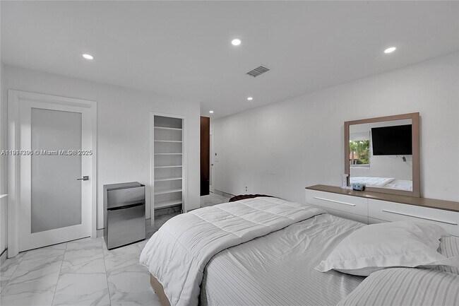 Building Photo - 18578 Woodstream Dr