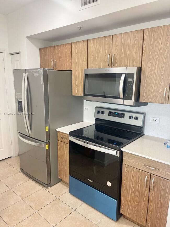 Building Photo - 9172 Collins Ave