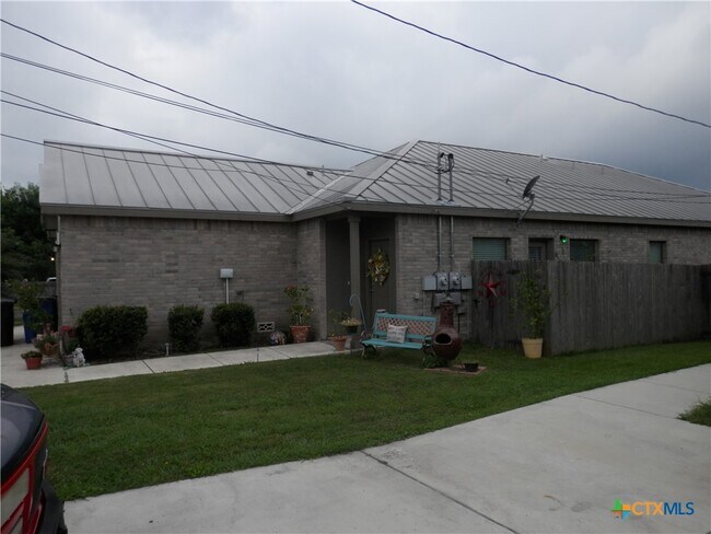 Building Photo - 331 Oelkers Dr
