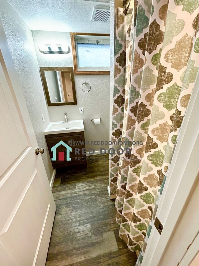 Building Photo - 4 Bed / 2 Bath Home for Rent — Great Falls, MT