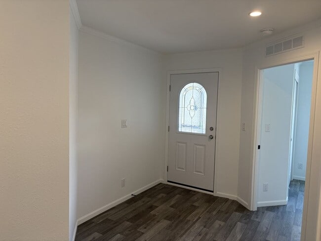 Building Photo - 13945 Bunratty Ave