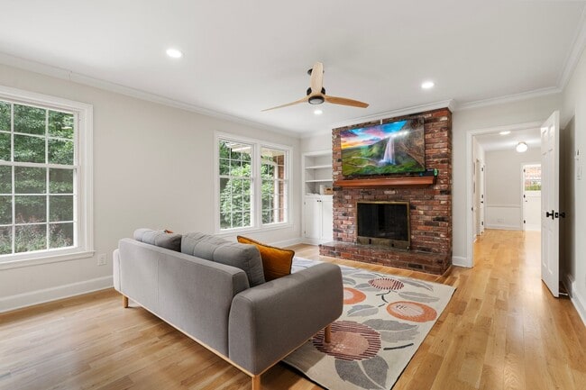 Building Photo - Modern Upgraded 4 Bed 3.5 Bath Home in SW ...
