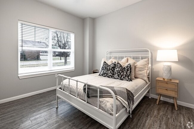 Building Photo - 600 E Marble St