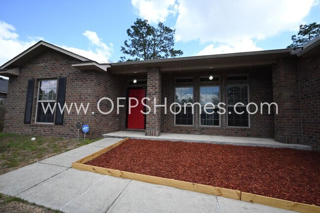 Building Photo - Home in South Crestview!