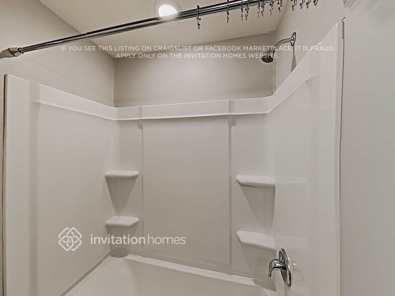 Building Photo - 115 Siena Dr