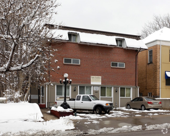 Building Photo - York Gardens