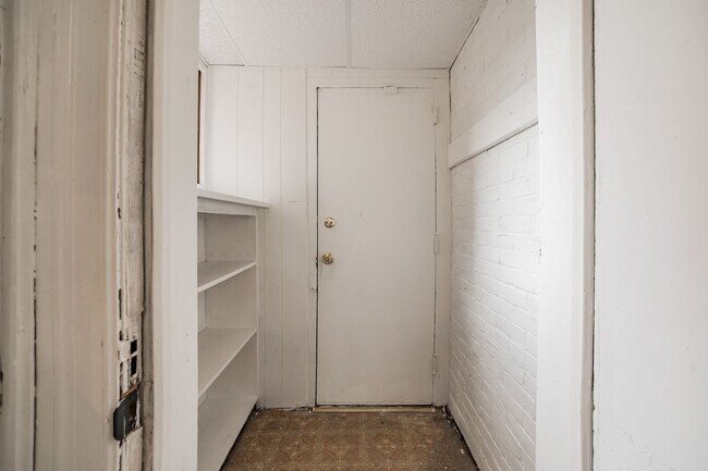 Building Photo - Huge 3 bedroom house for rent