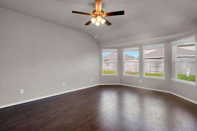 Building Photo - 2421 Bear Crk Dr