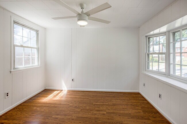 Building Photo - 2509 Crest Ave