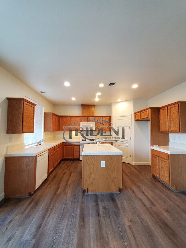 Building Photo - Two Weeks Free Move-in Special!