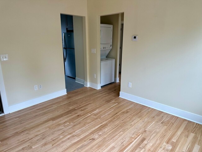 Building Photo - 901-903 E Center St