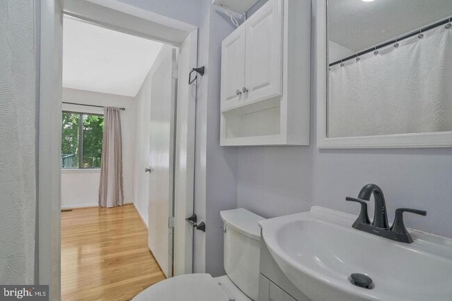 Building Photo - 5758 Biscayne Dr