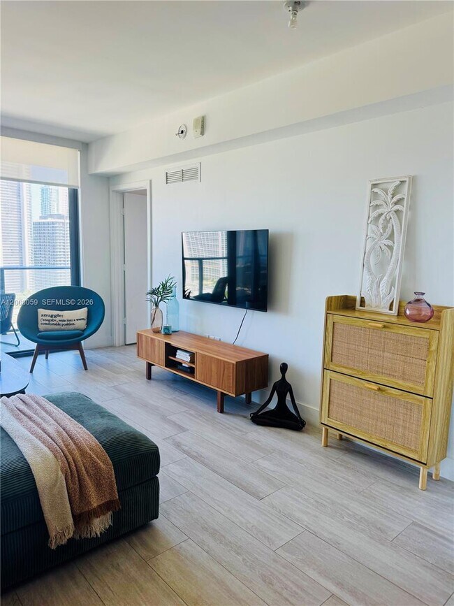 Building Photo - 121 NE 34th St