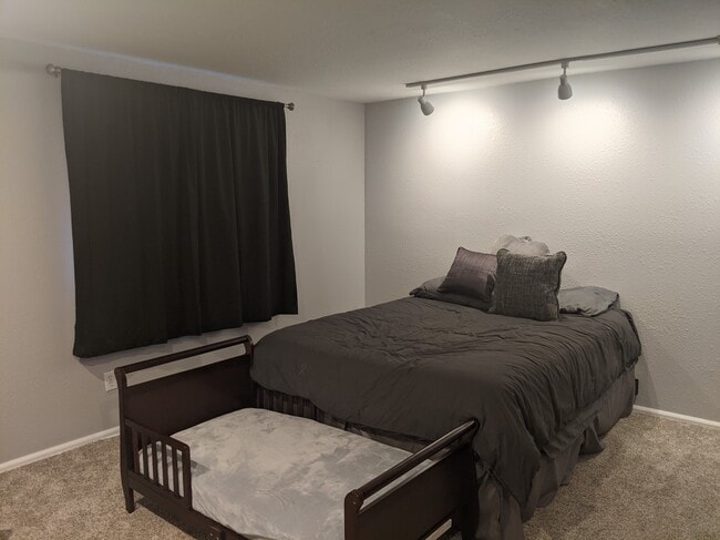 Building Photo - 2089 S Deframe St